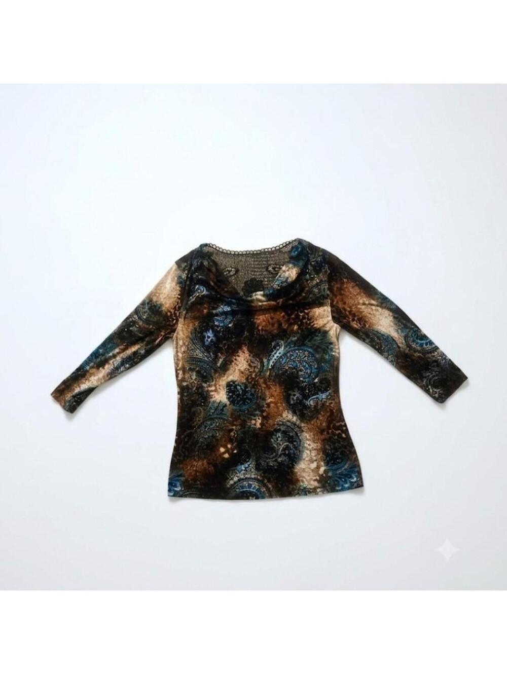 Add a touch of bohemian flair to your wardrobe with this stylish long-sleeve top